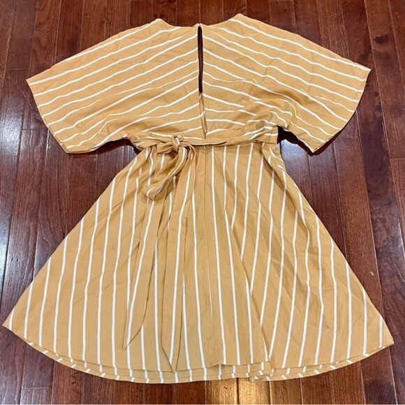 Altar’d State caramel and white open tie back dress size small - Picture 5 of 7